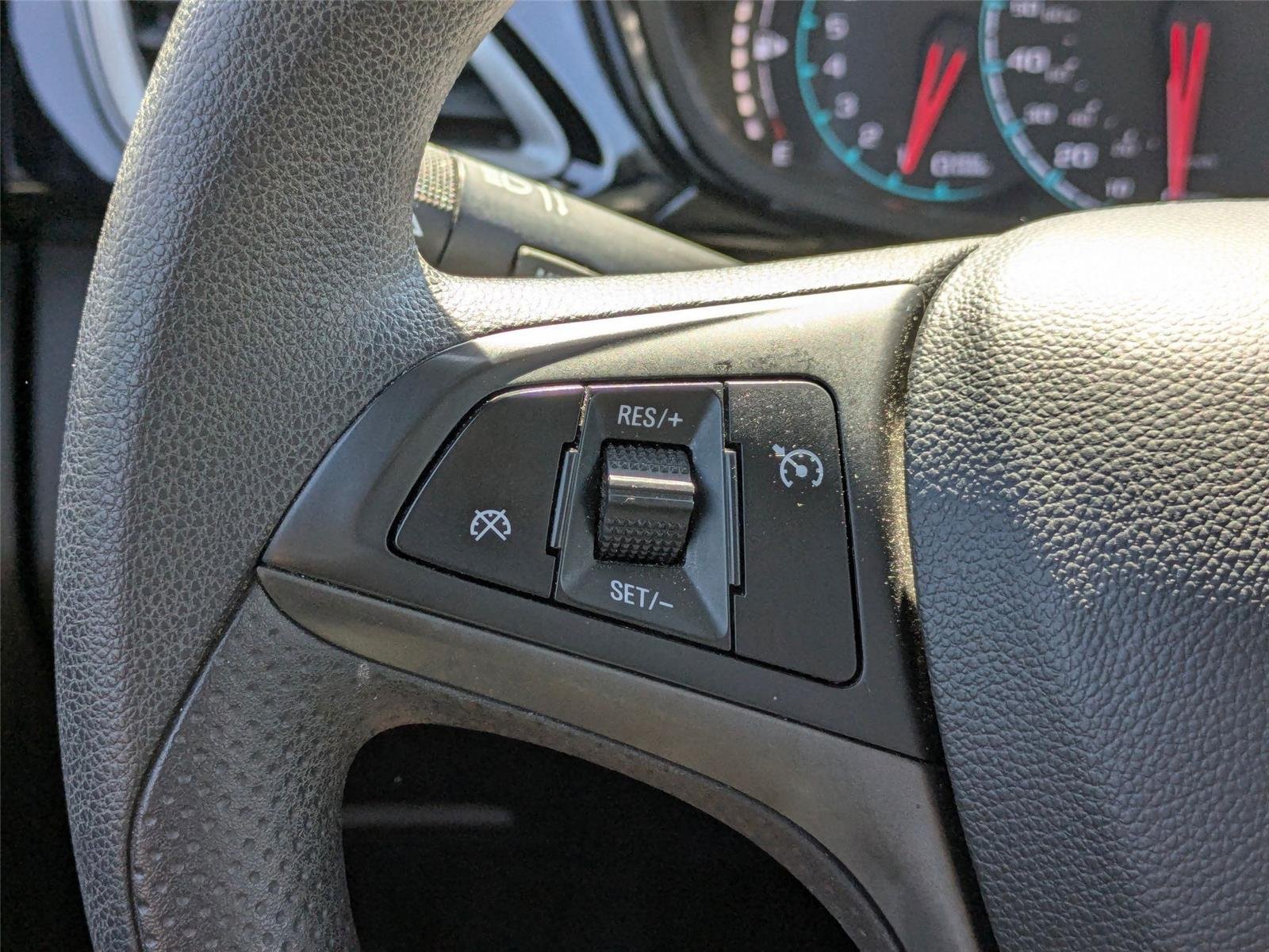 Used 2022 Silver Ice Chevrolet 1LT image 17