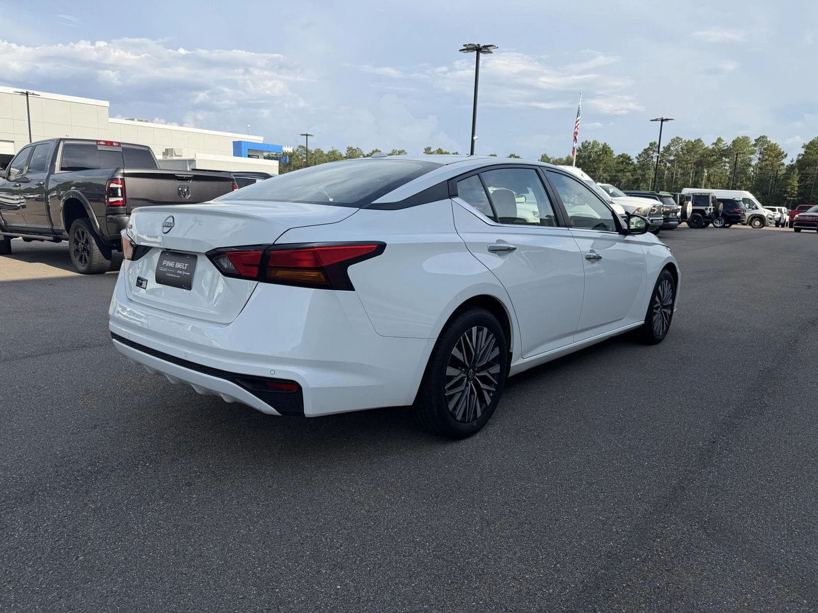 Used 2025 Glacier White Nissan SV image 6