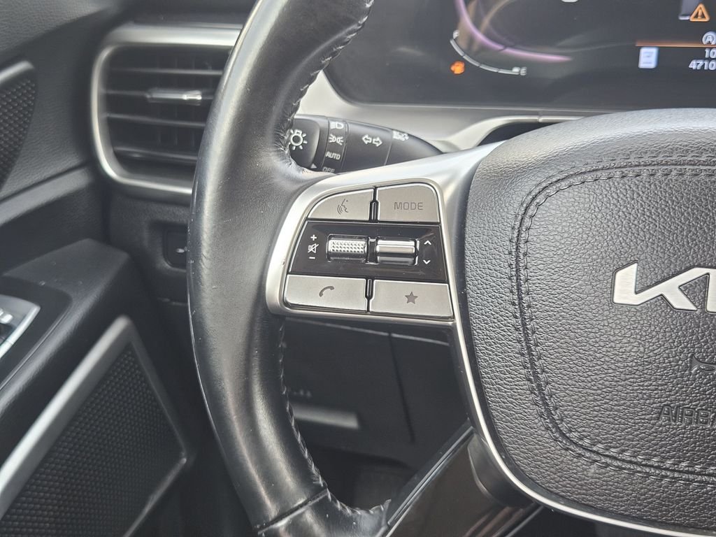 Used 2024 White Kia S image 26