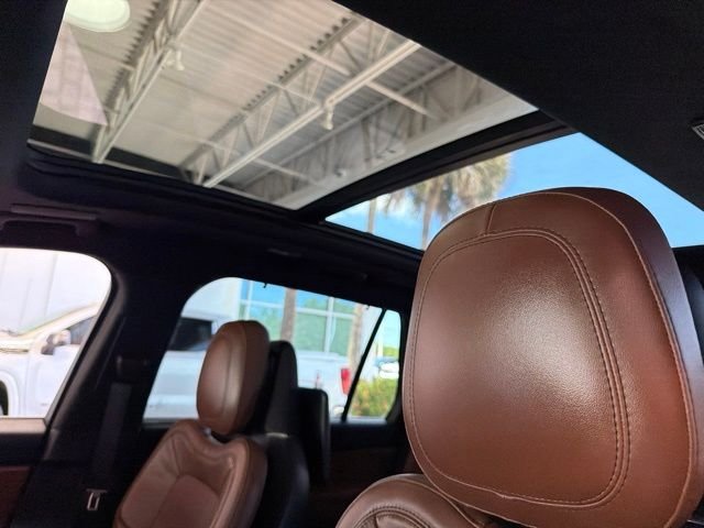 Used 2022 White Lincoln Grand Touring image 32