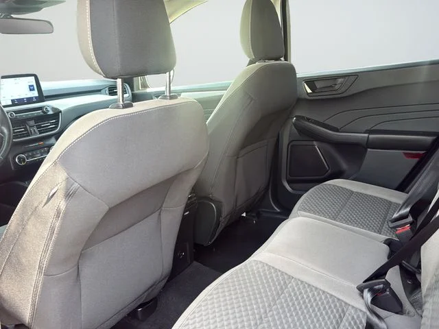 Used 2022 Red Ford SE image 23