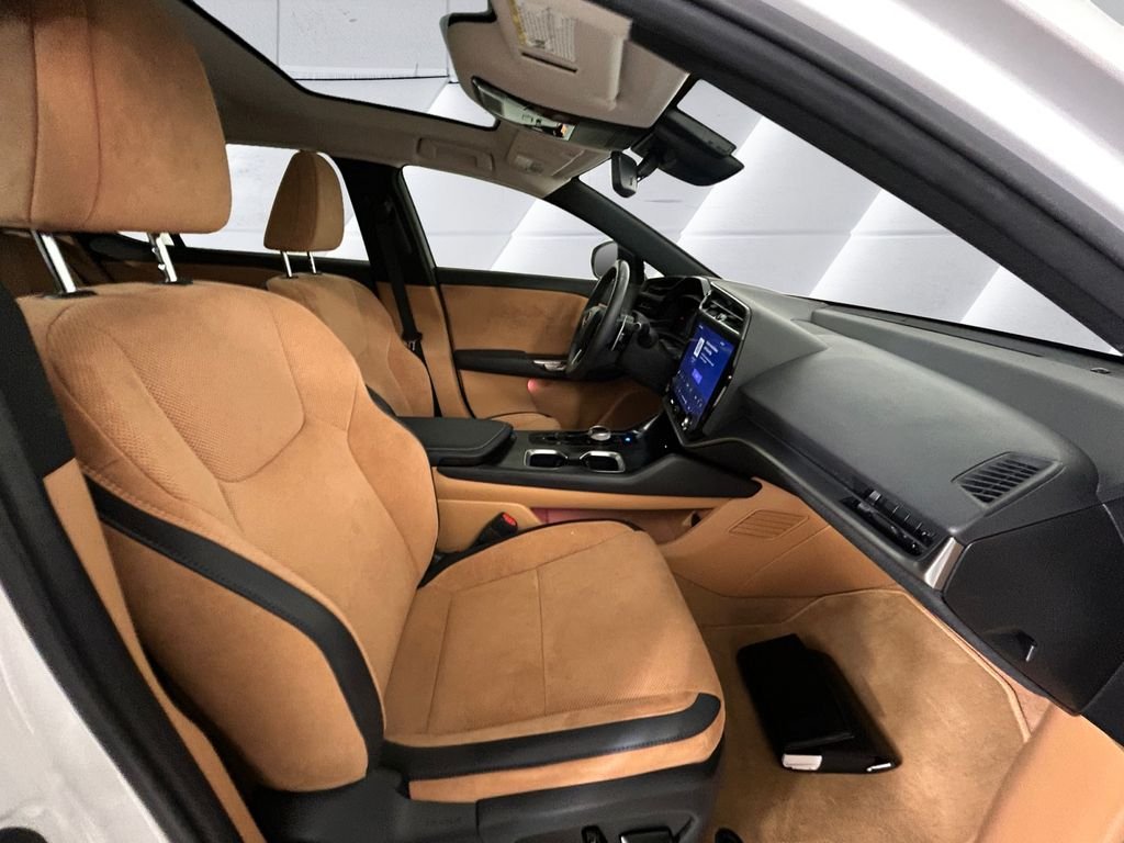 Used 2023 White Lexus 450e Luxury image 13