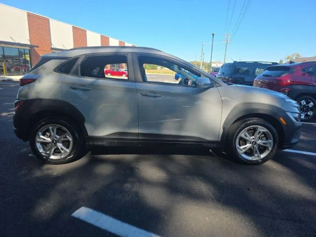 Used 2022 Silver Hyundai SEL image 4