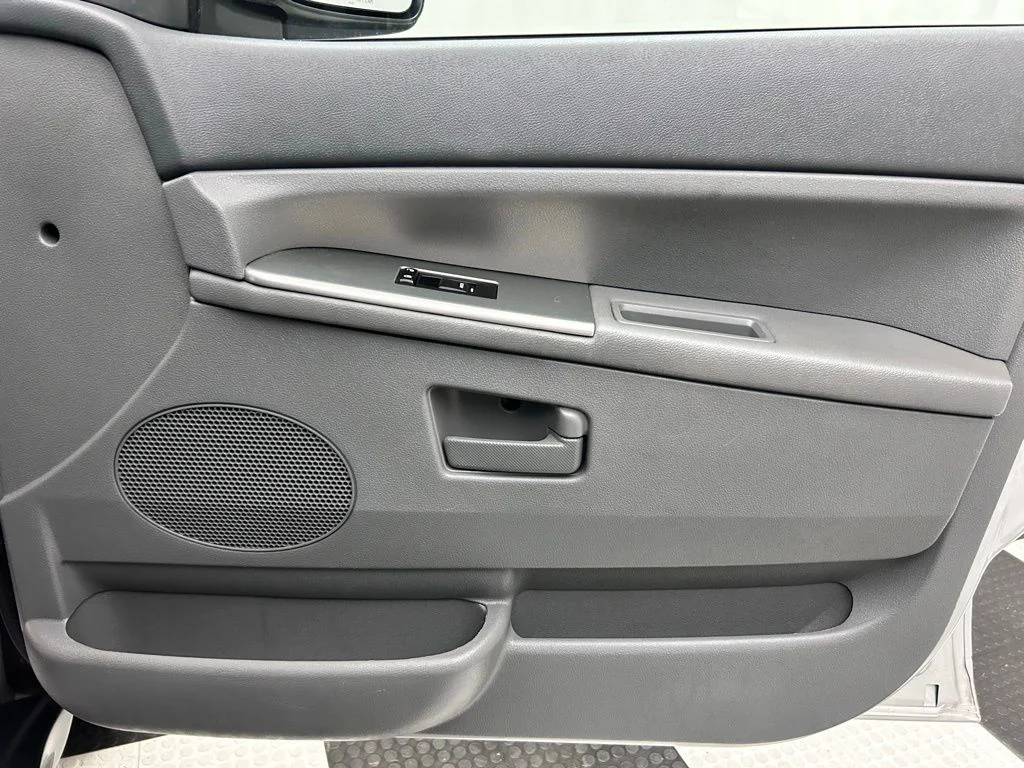 Used 2007 Silver Jeep Laredo image 16