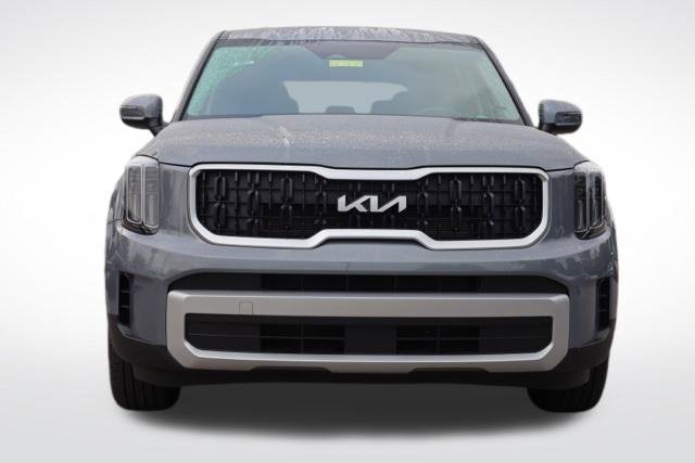 Used 2025 Silver Kia LX image 3