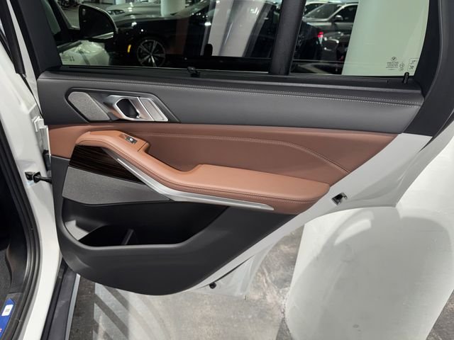 New 2026 Mineral White Metallic BMW xDrive40i image 10