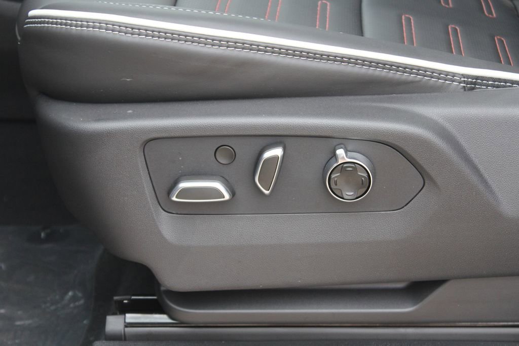 2026 GMC Yukon AT4 Ultimate - Photo 15