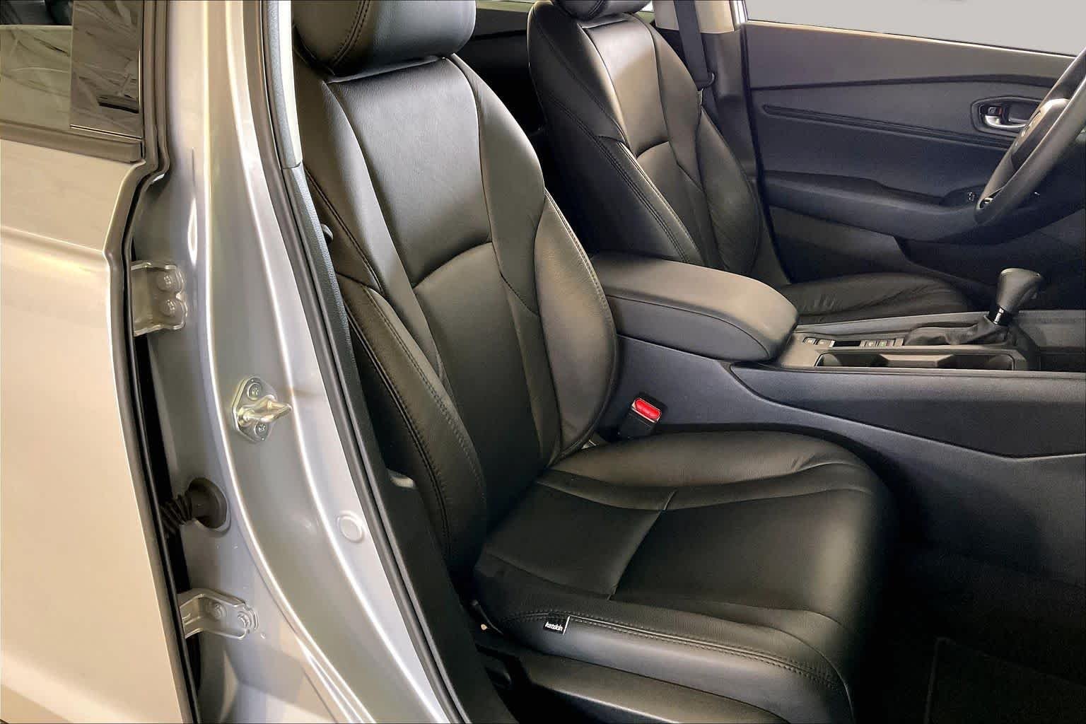 Used 2025 Solar Silver Metallic Honda SE image 8
