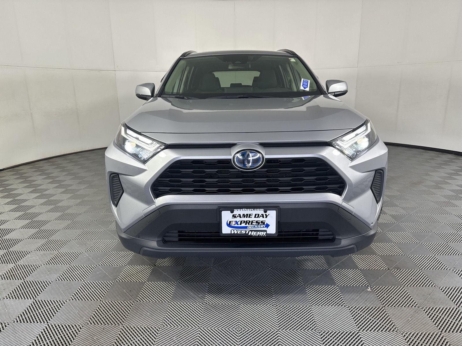 Used 2022 Silver Sky Metallic Toyota XLE image 14