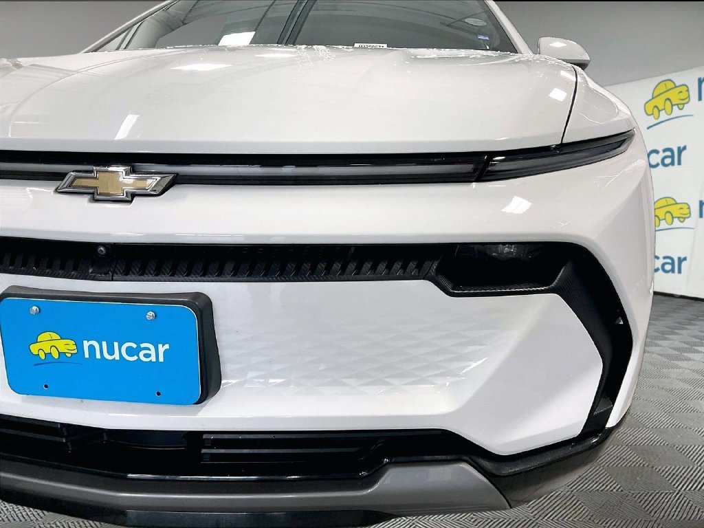 Used 2024 White Chevrolet LT image 32