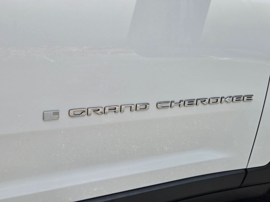 Used 2022 White Jeep Limited image 11