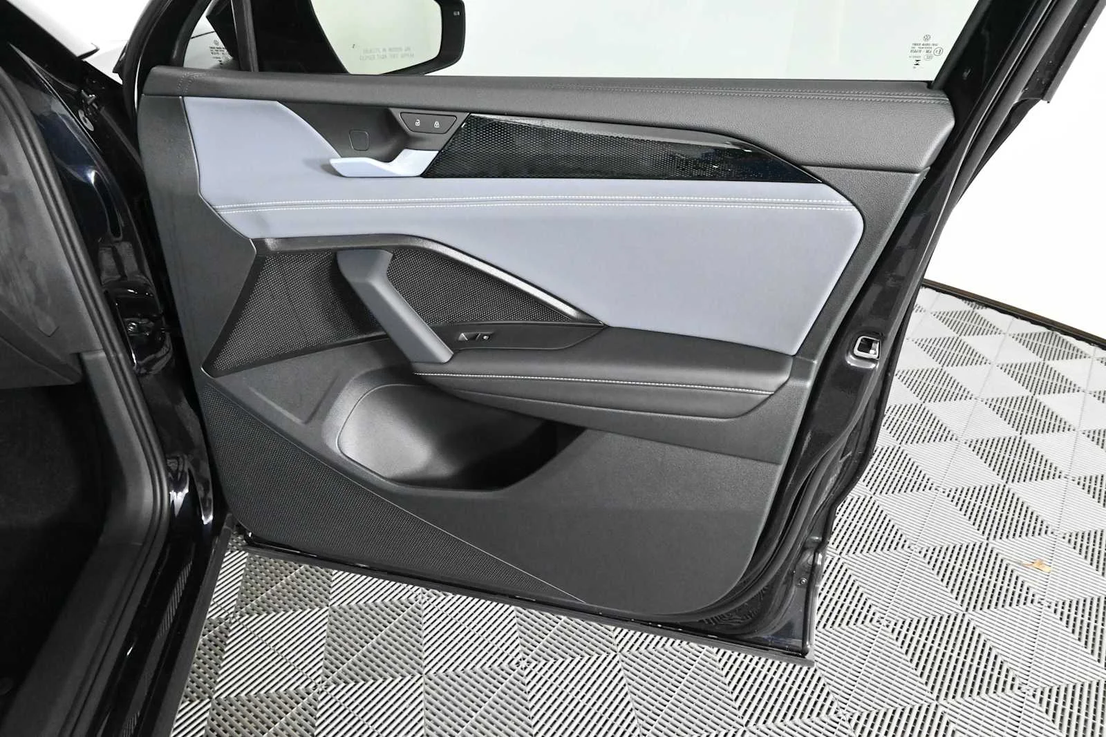 New 2026 Deep Black Pearl Volkswagen SE image 12