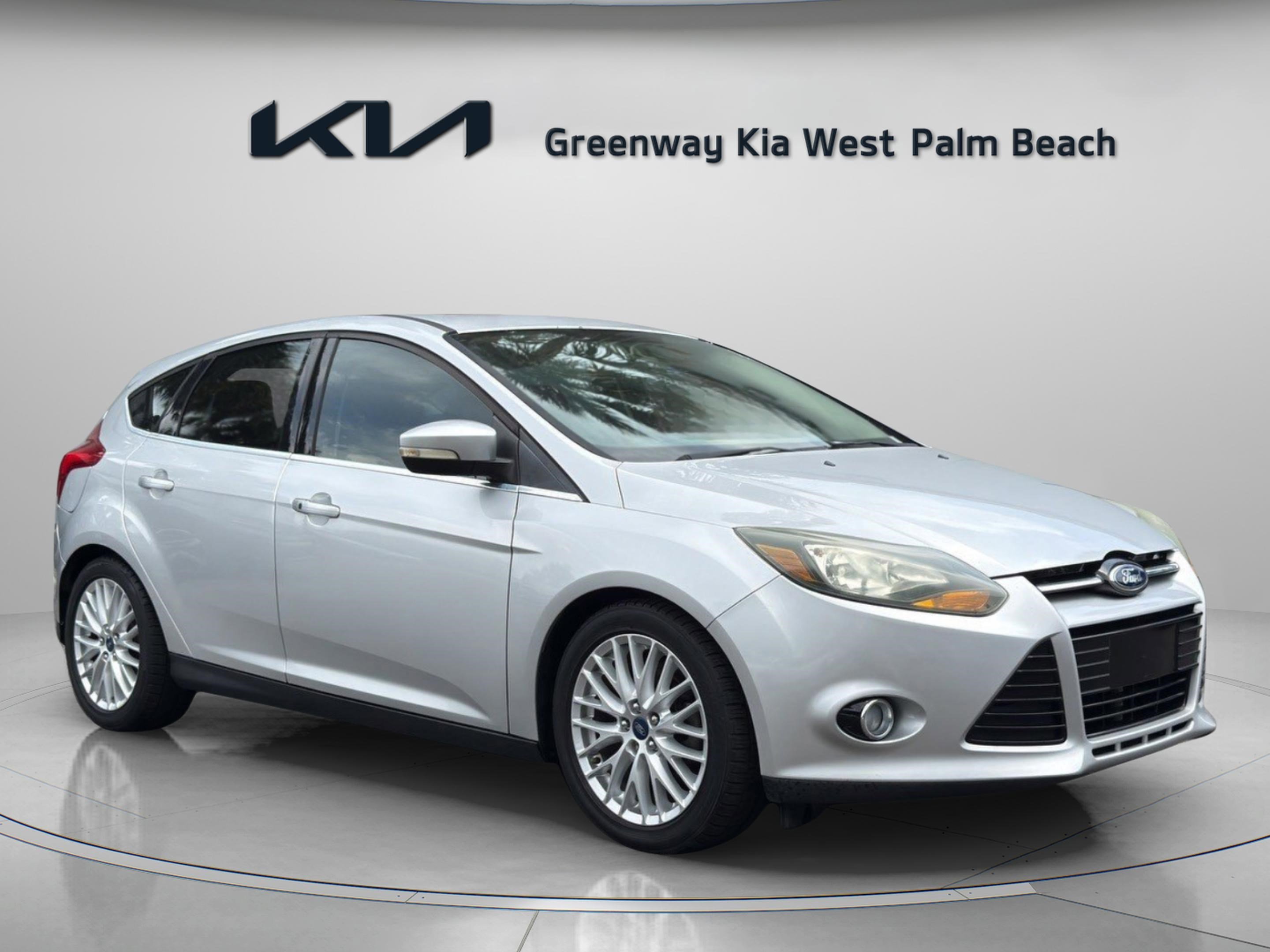 2014 Ford Focus 5 Door Hatch Titanium's photo