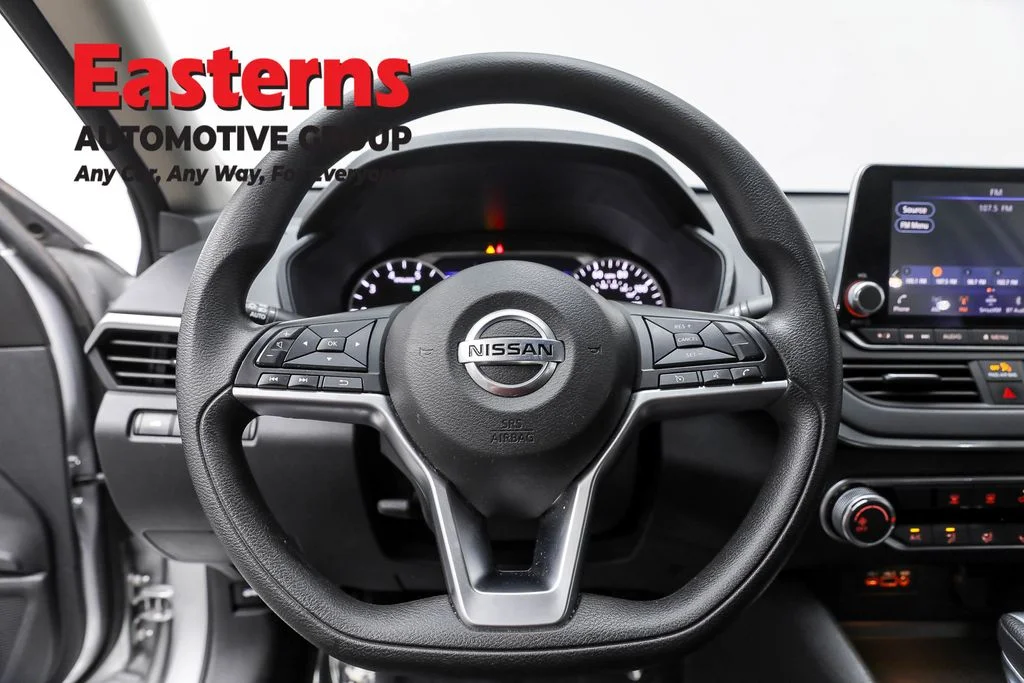 Used 2022 Silver Nissan 2.5 SV image 10