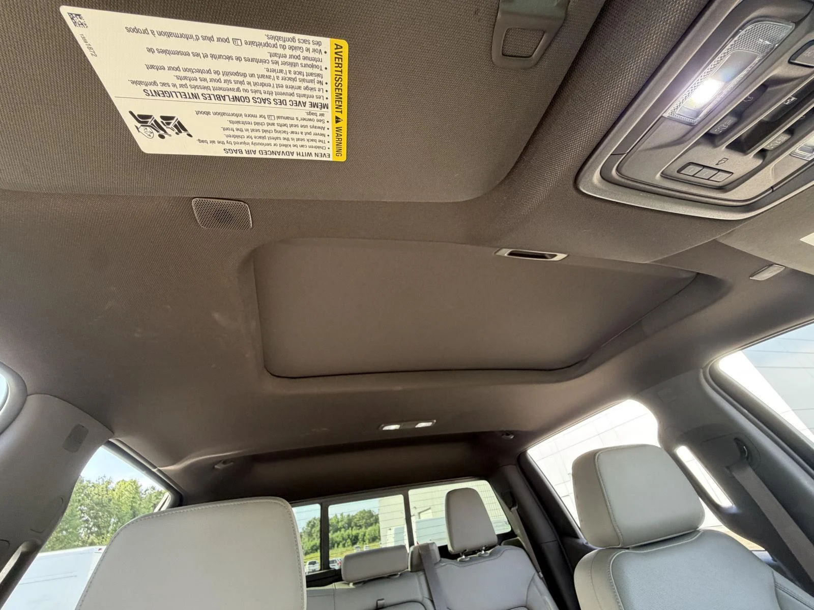 Used 2022 Summit White Chevrolet LTZ image 21