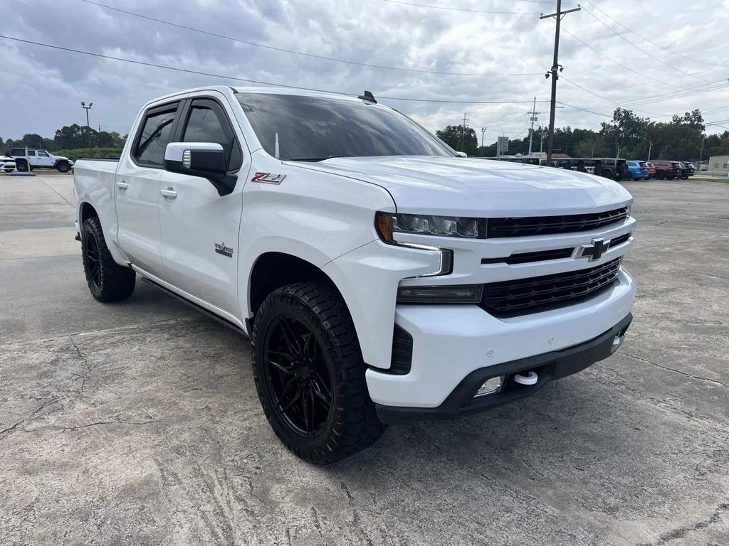 Used 2021 White Chevrolet RST image 7