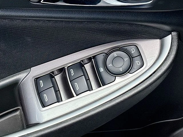 Used 2024 White Chevrolet LT image 17