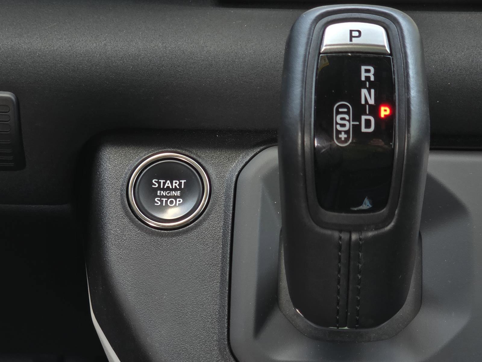 Used 2023 Fuji White Land Rover SE image 39
