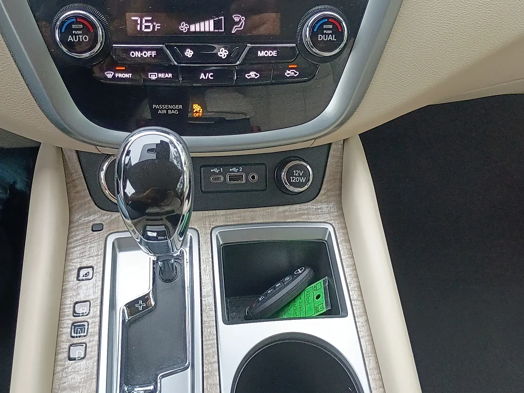 Used 2024 Scarlet Ember Tintcoat Nissan SL image 23