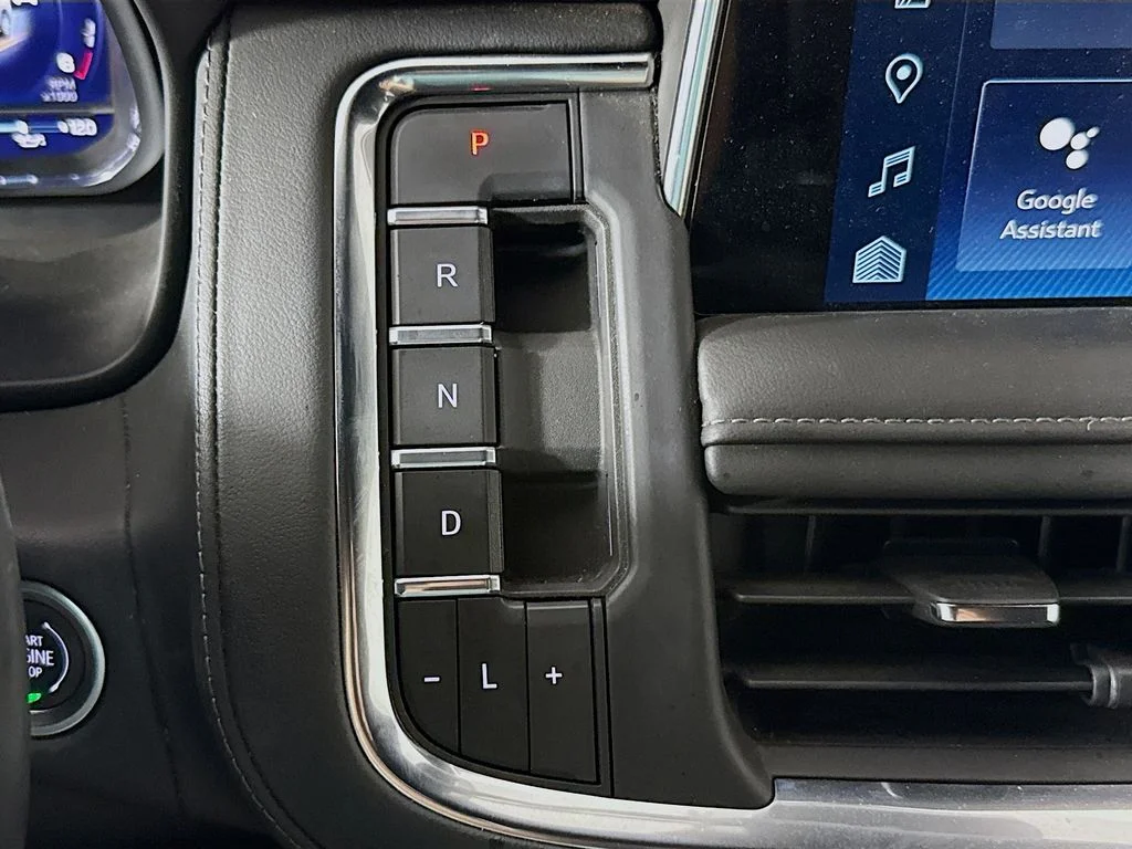 Used 2024 Gray Chevrolet Z71 image 17