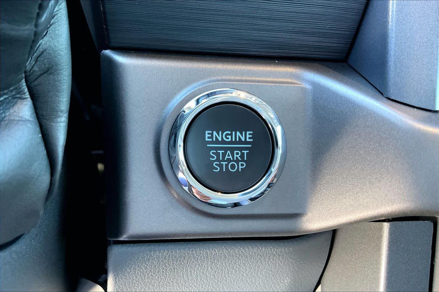 New 2026 Oxford White Ford XLT image 17