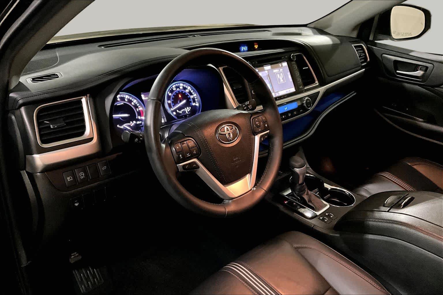 Used 2019 Midnight Black Metallic Toyota SE image 17