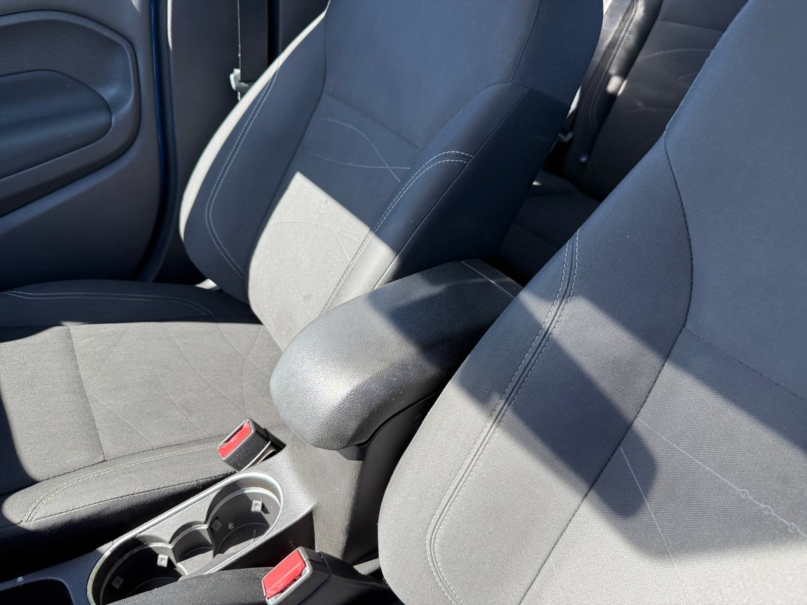Used 2019 Lightning Blue Metallic Ford SE image 14