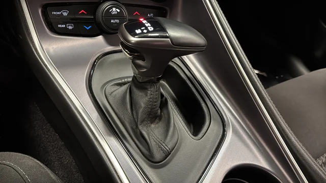 Used 2019 White Dodge SXT image 18