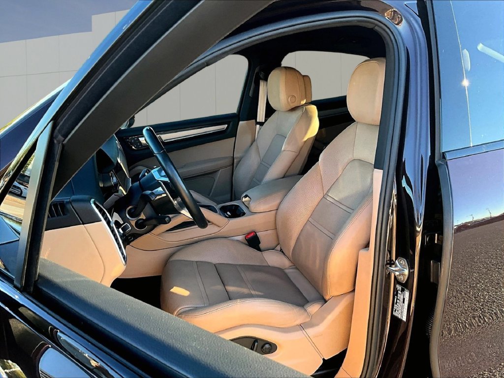 Used 2022  Porsche Platinum Edition image 5
