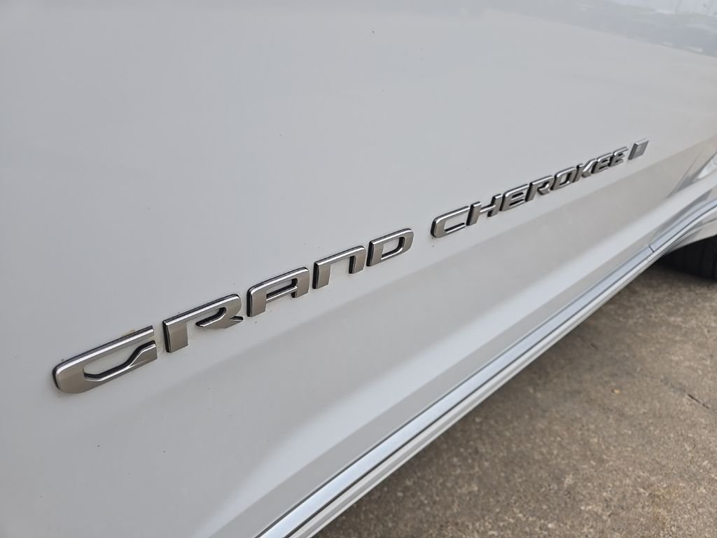 Used 2022 White Jeep Summit Reserve image 19