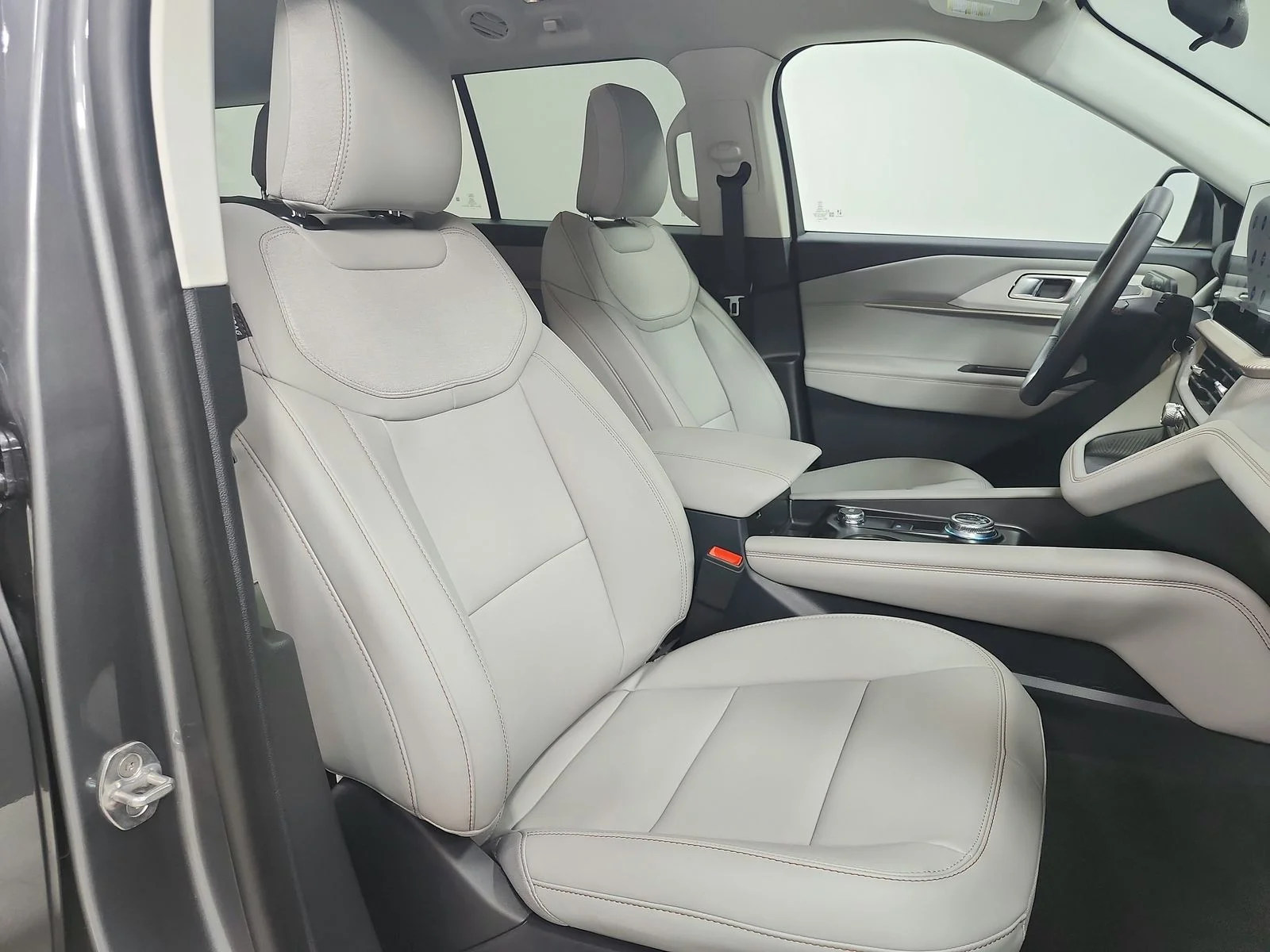 New 2026 Carbonized Gray Metallic Ford Active image 42