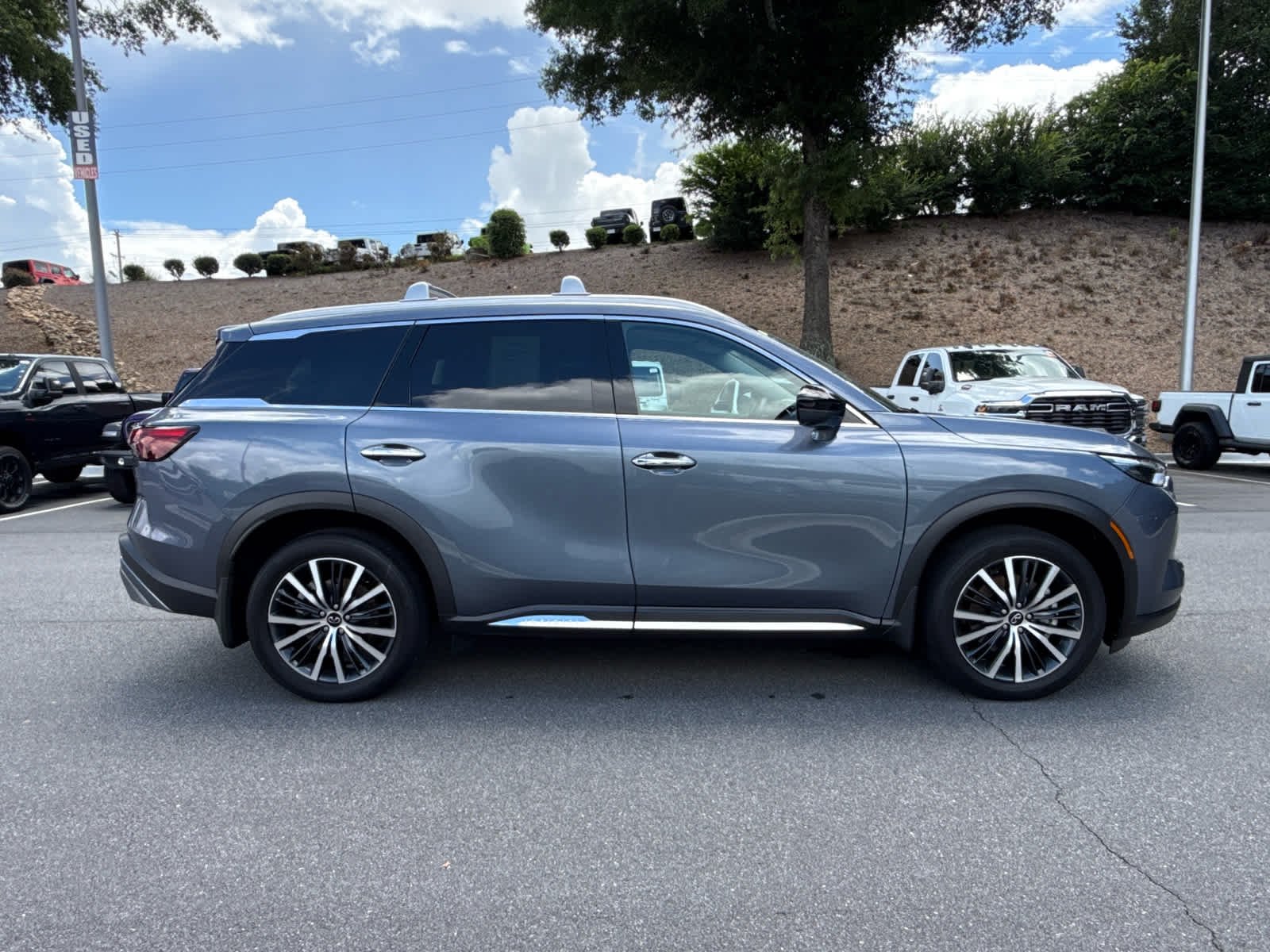 Used 2025 Moonbow Blue INFINITI SENSORY image 7