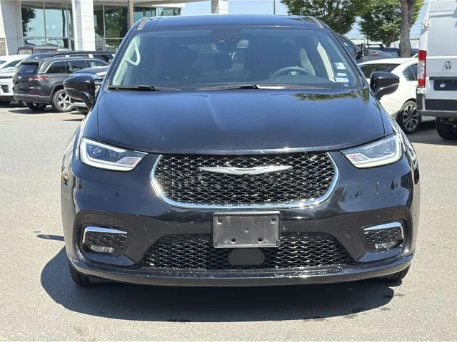 Used 2024 Black Chrysler Touring L image 16