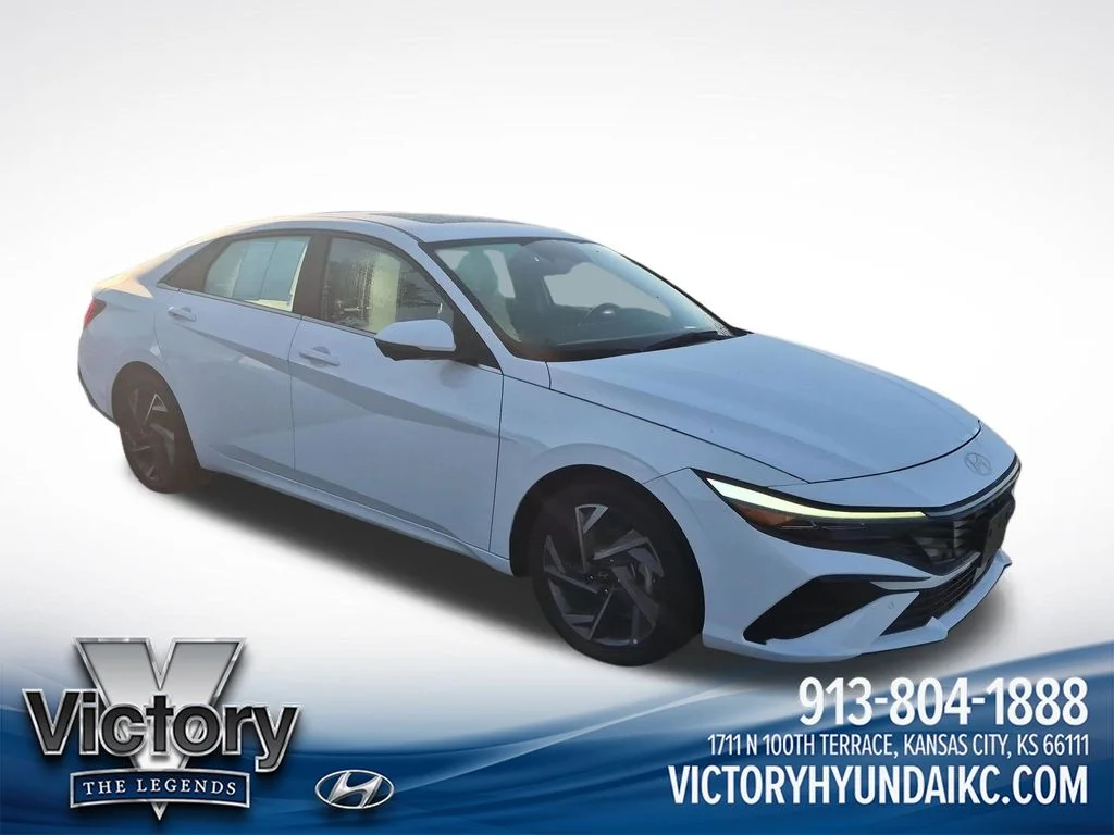 Used 2024 White Hyundai Limited image 7