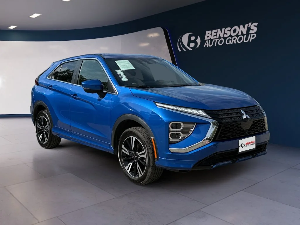 Used 2024  Mitsubishi SE image 7
