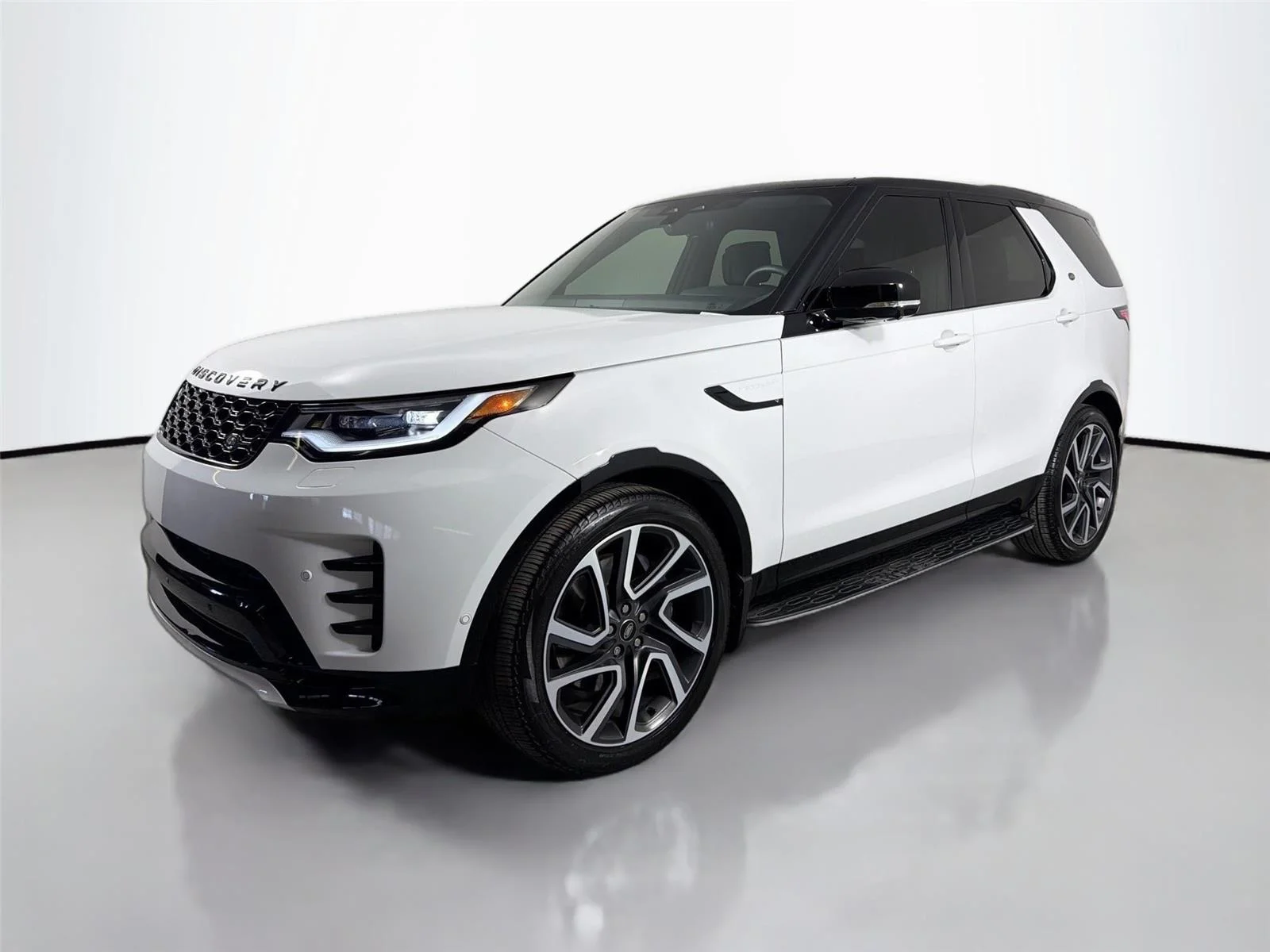 2024 Land Rover Discovery P360 Dynamic SE's photo