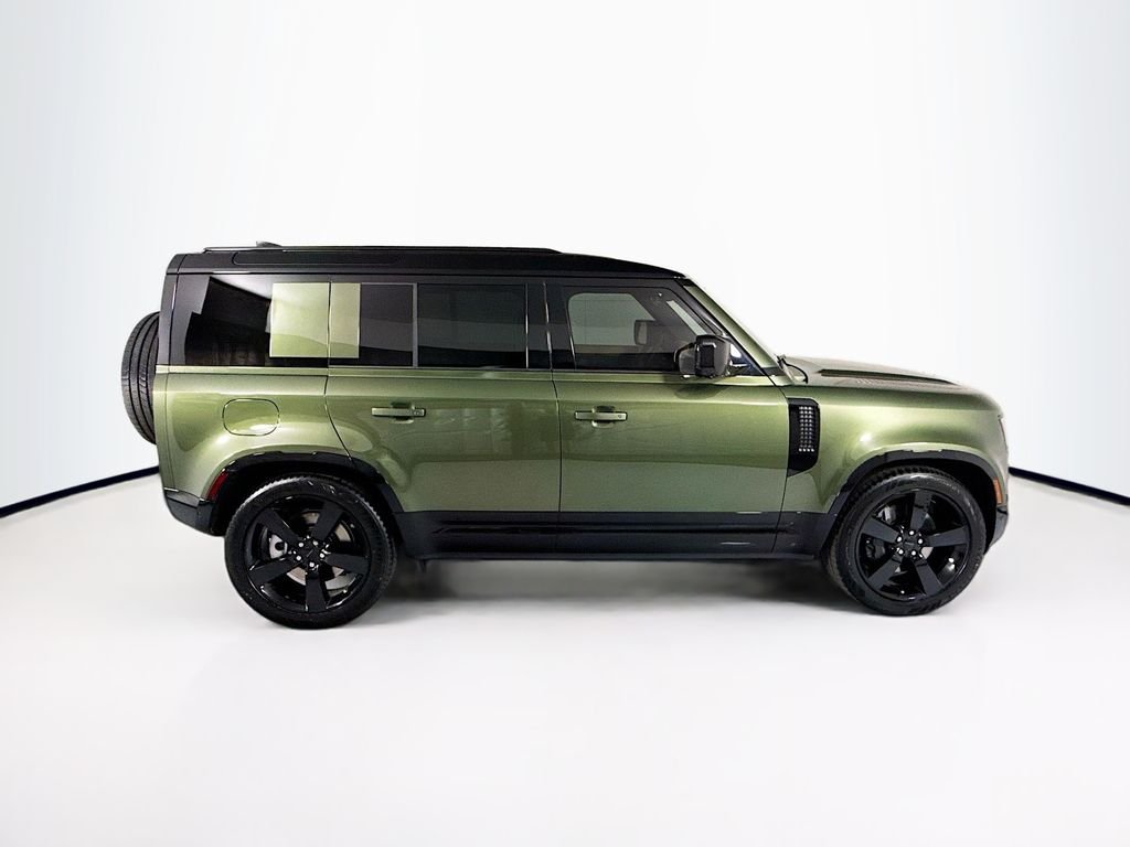 New 2026 Woolstone Green Land Rover X-Dynamic SE image 4
