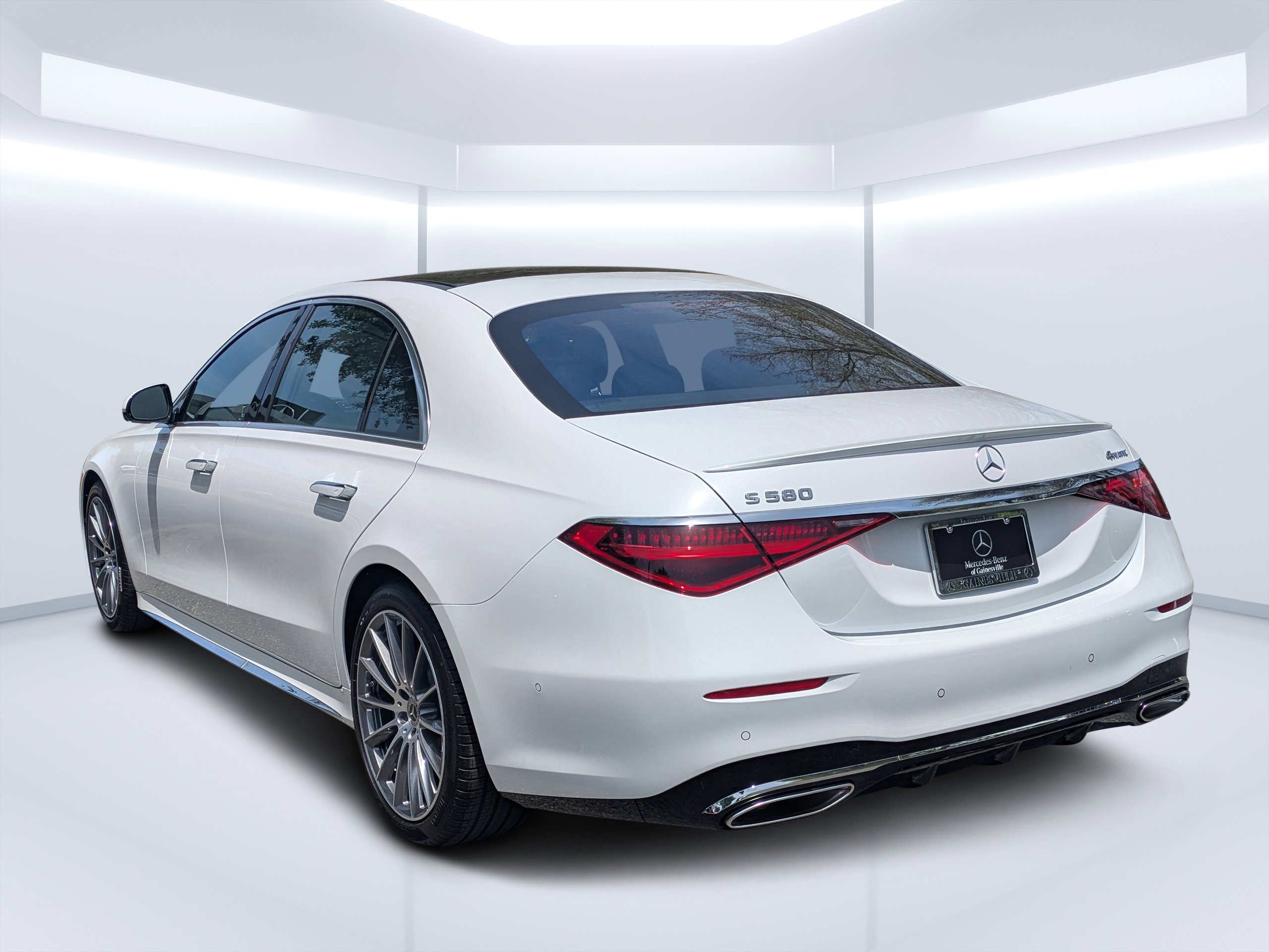 New 2026 MANUFAKTUR Moonlight White Metallic Mercedes-Benz S 580 image 5