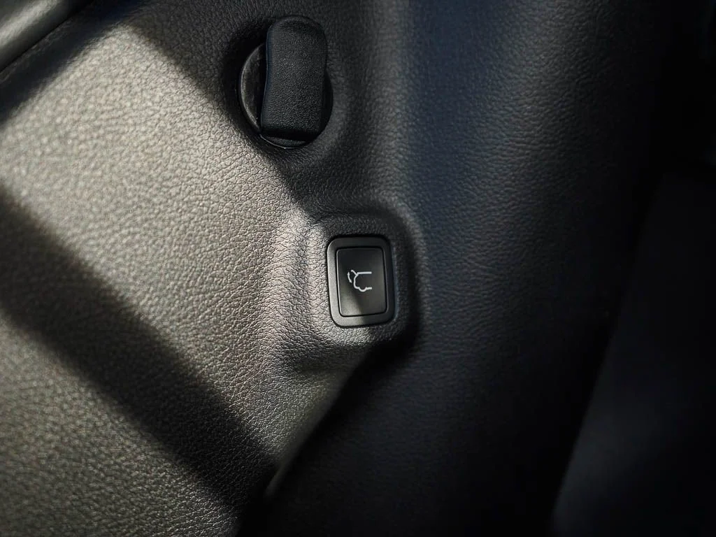 New 2026 Diamond Black Crystal Pearlcoat Jeep Trailhawk image 9