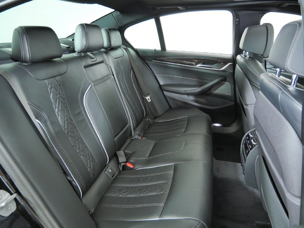 Used 2018 Black Sapphire Metallic BMW 540i xDrive image 27