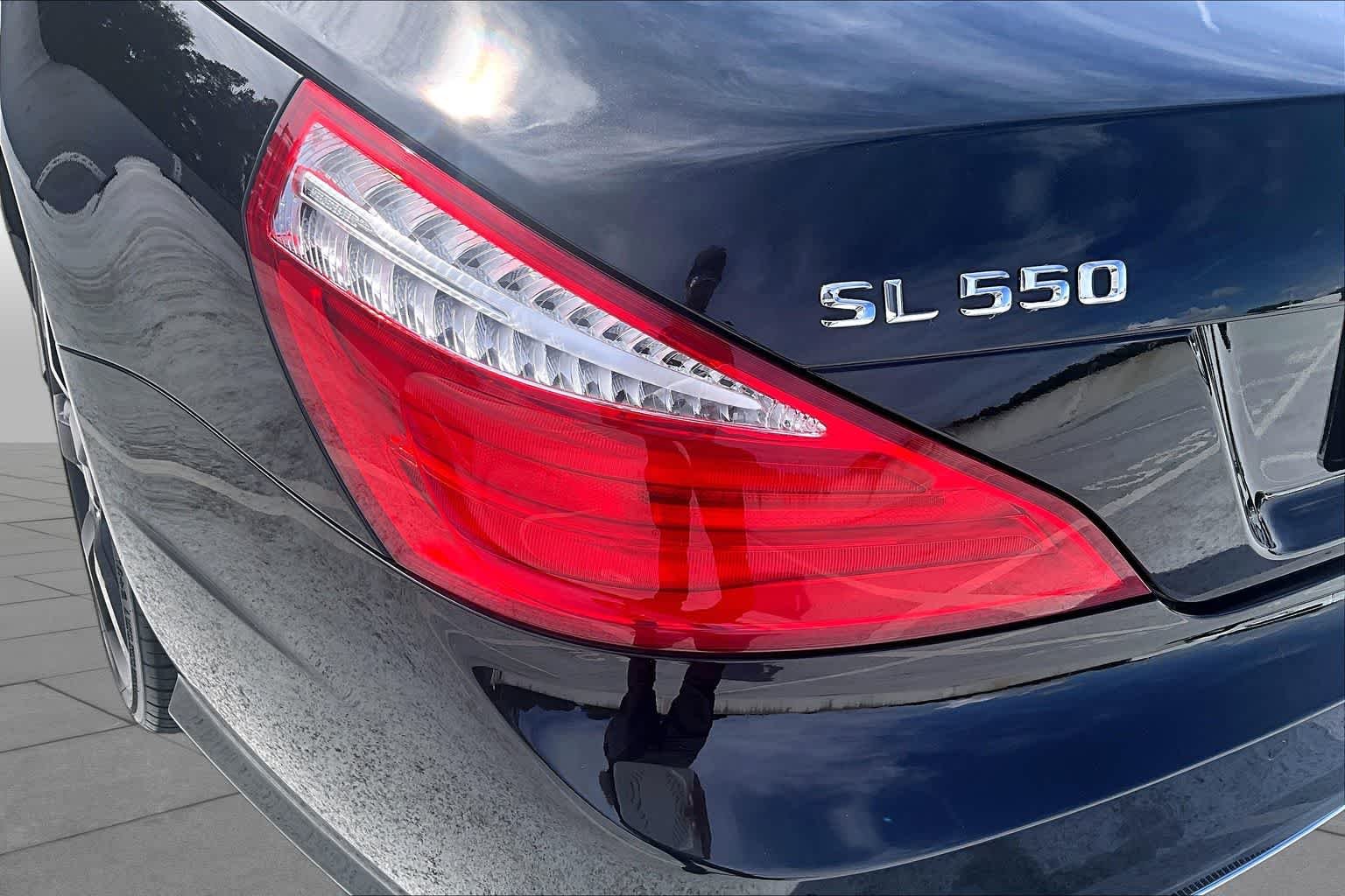 Used 2016 Obsidian Black Metallic Mercedes-Benz SL 550 image 23