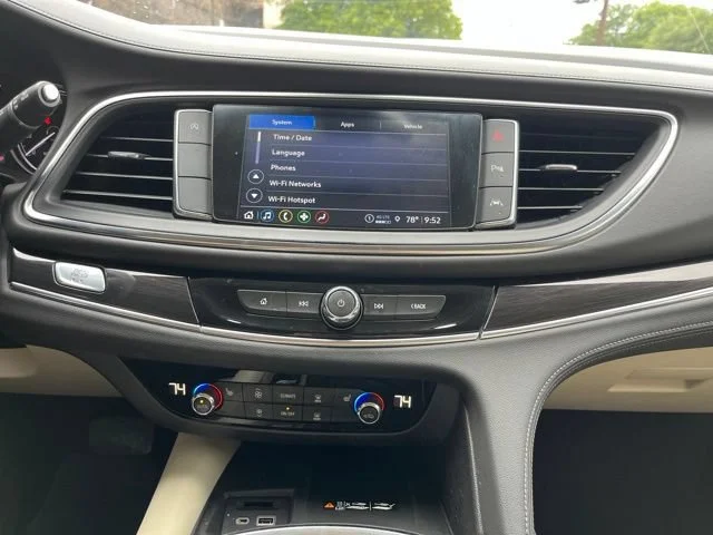 Used 2022 White Frost Tricoat Buick Essence image 33