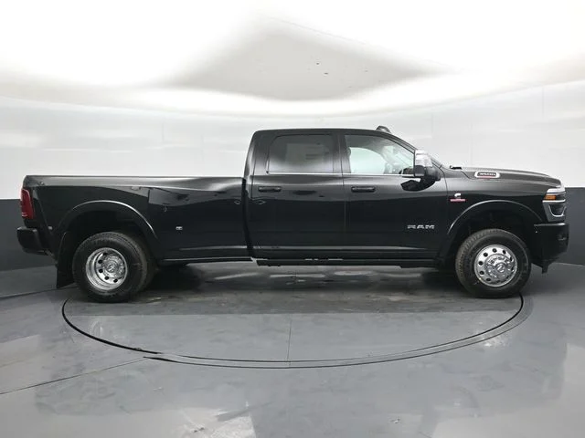 New 2026 Diamond Black Crystal Pearl-Coat Exterior Paint RAM Limited image 2