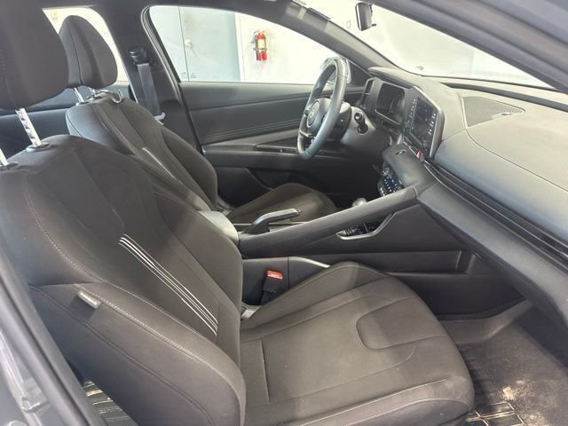 Used 2025 Gray Hyundai SEL Sport image 23