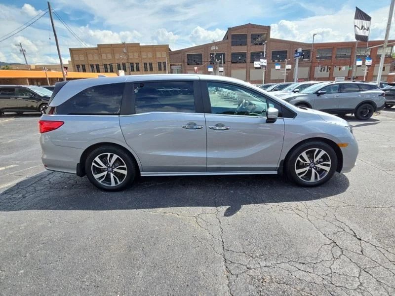 Used 2023  Honda Touring image 8