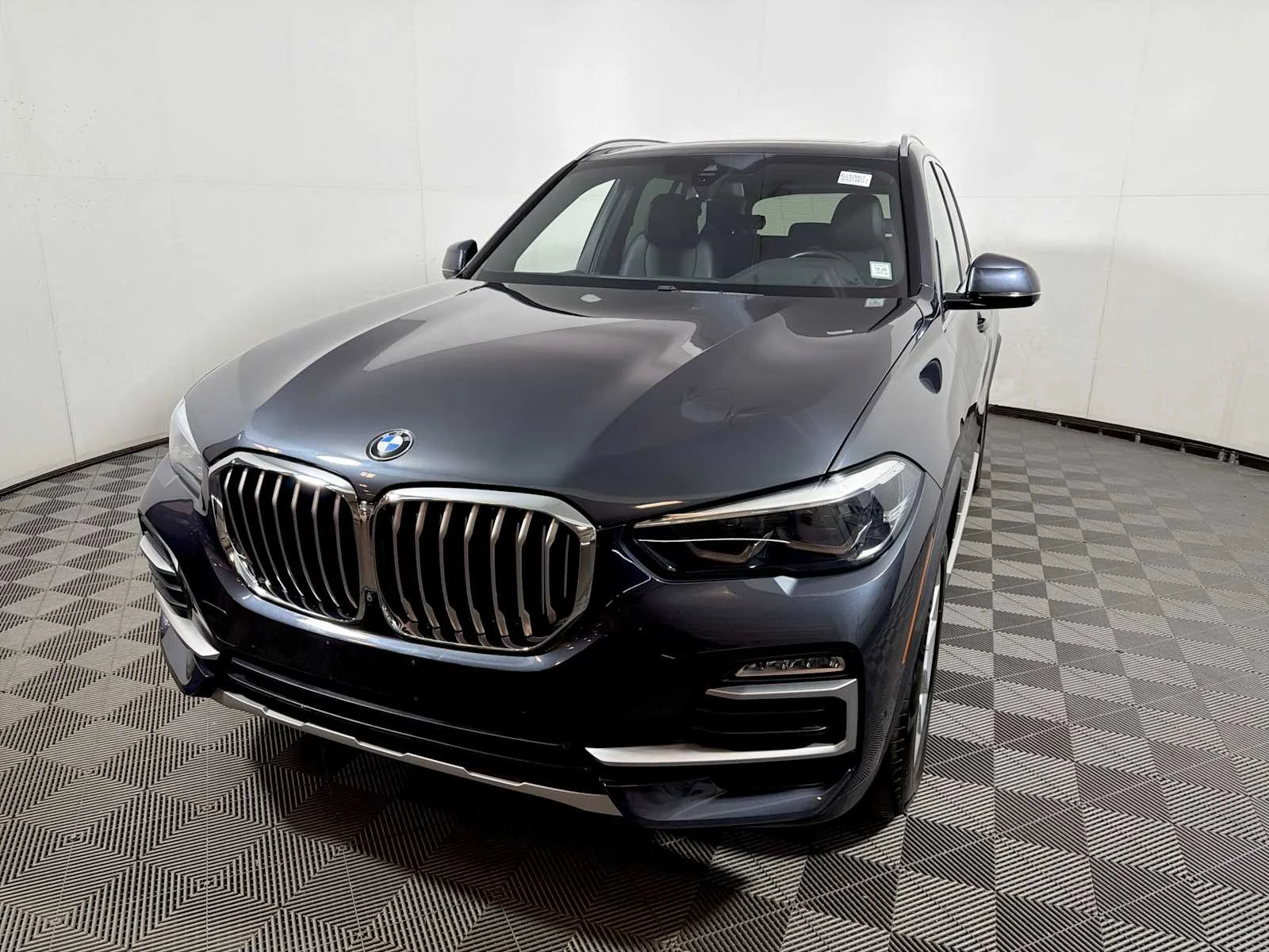 Used 2019 Arctic Grey Metallic BMW xDrive40i image 3