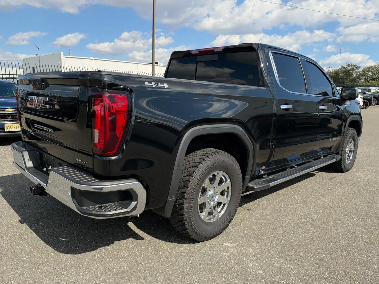 Used 2024 Onyx Black GMC SLT image 5