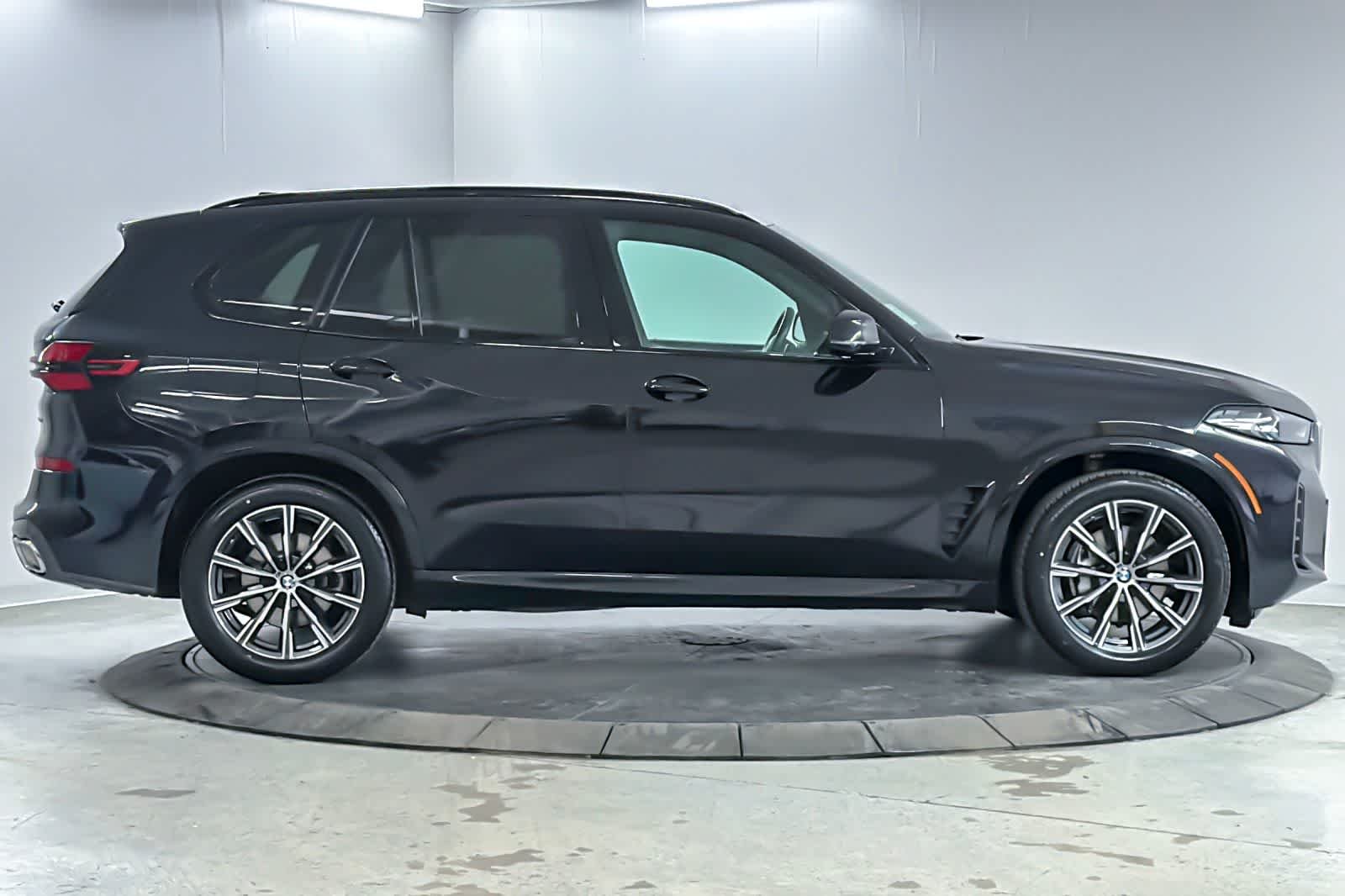 Used 2024 Black Sapphire Metallic BMW xDrive40i image 8