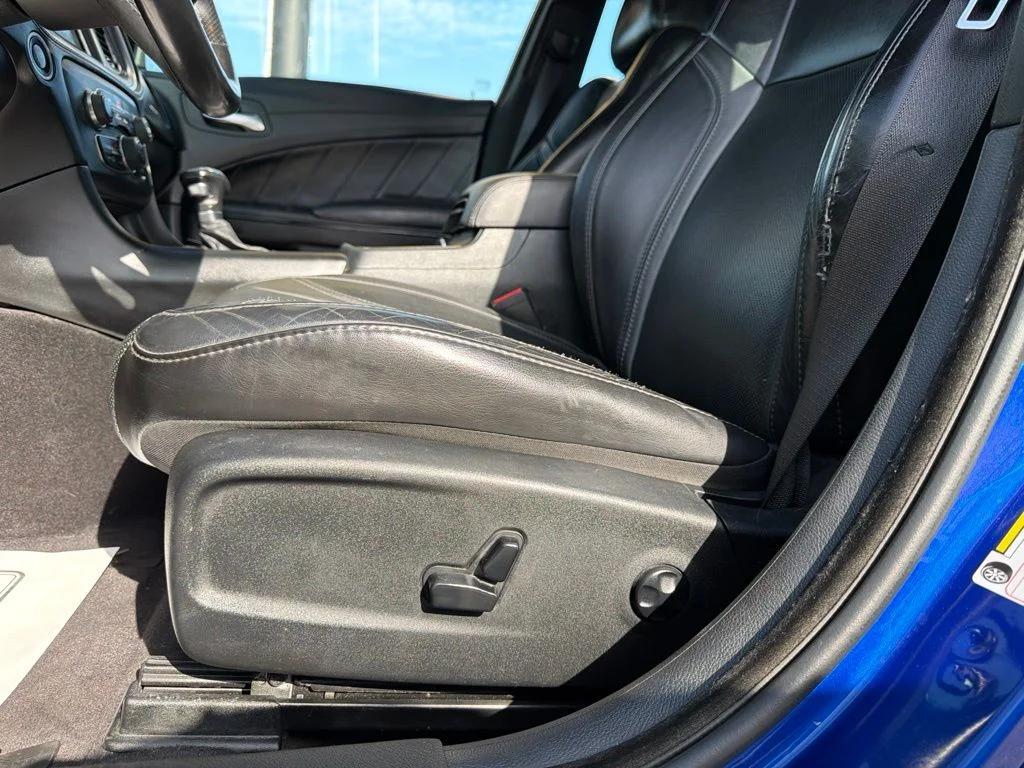 Used 2019 Indigo Blue Dodge SXT image 28