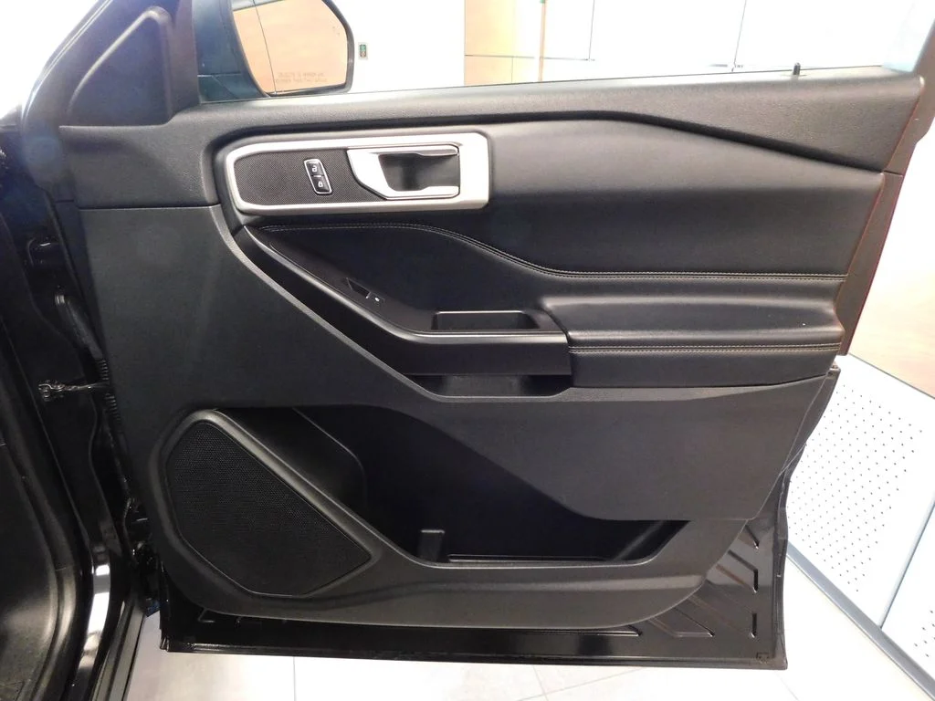 Used 2020 Agate Black Metallic Ford XLT image 45